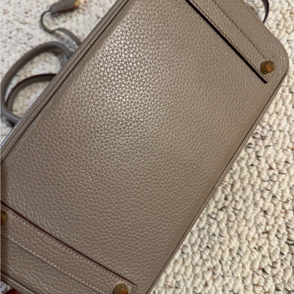 Elegant Taupe Leather Handbag - Picture 4 of 5